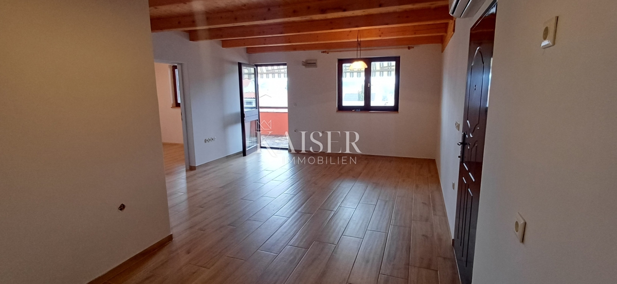 Vir – Apartma s teraso in pogledom na morje, 120 m od plaže