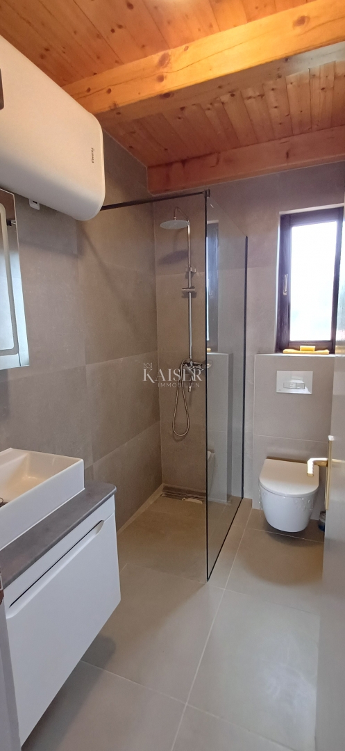 Vir – Apartma s teraso in pogledom na morje, 120 m od plaže