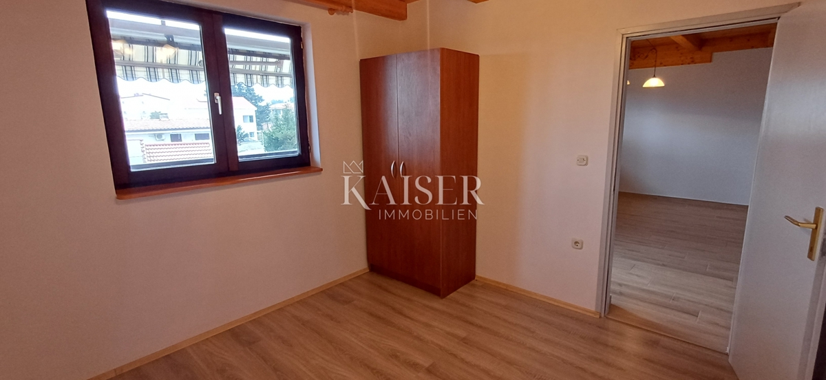 Vir – Apartma s teraso in pogledom na morje, 120 m od plaže