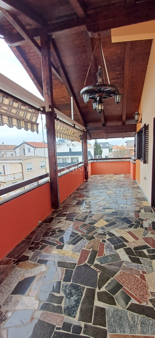 Vir – Apartma s teraso in pogledom na morje, 120 m od plaže