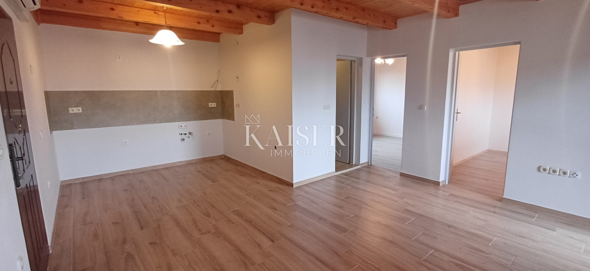 Vir – Apartma s teraso in pogledom na morje, 120 m od plaže
