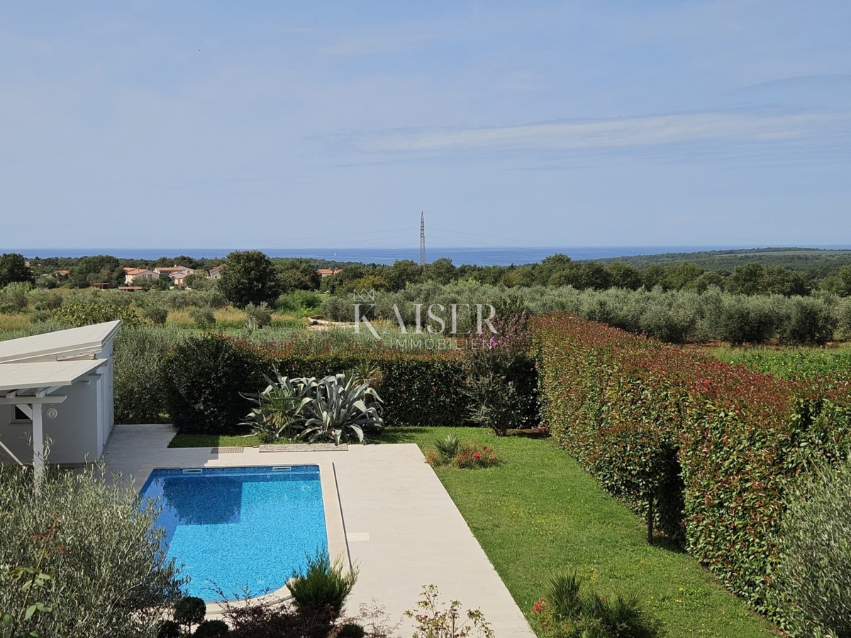 Poreč, Istra, ekskluzivna polsamostojna kamnita vila z bazenom