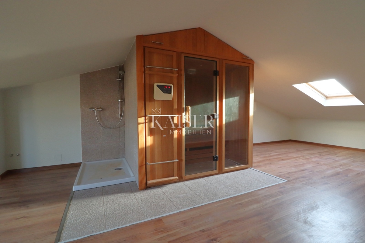 Poreč, Istra, ekskluzivna polsamostojna kamnita vila z bazenom