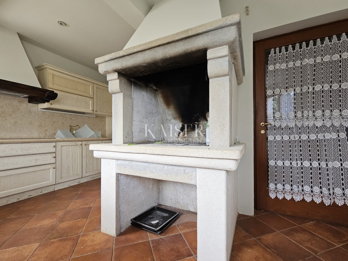 Poreč, Istra, ekskluzivna polsamostojna kamnita vila z bazenom