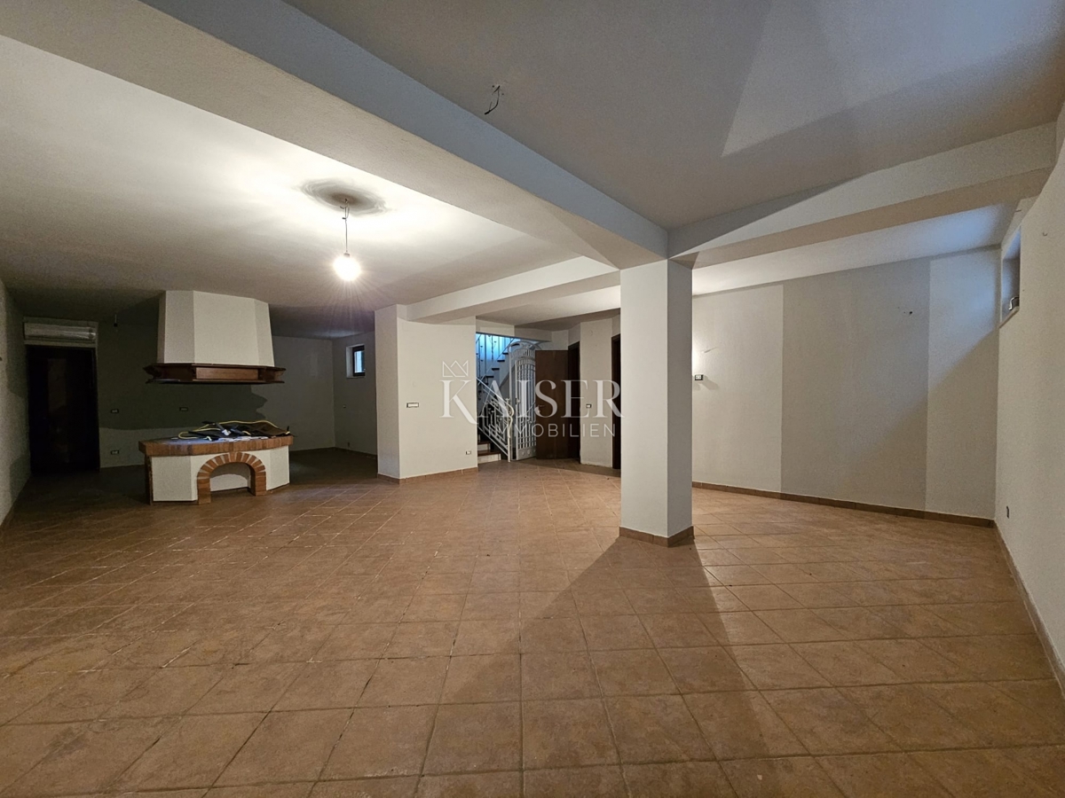 Poreč, Istra, ekskluzivna polsamostojna kamnita vila z bazenom