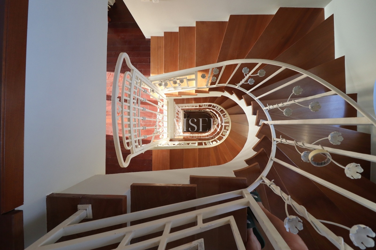 Poreč, Istra, ekskluzivna polsamostojna kamnita vila z bazenom