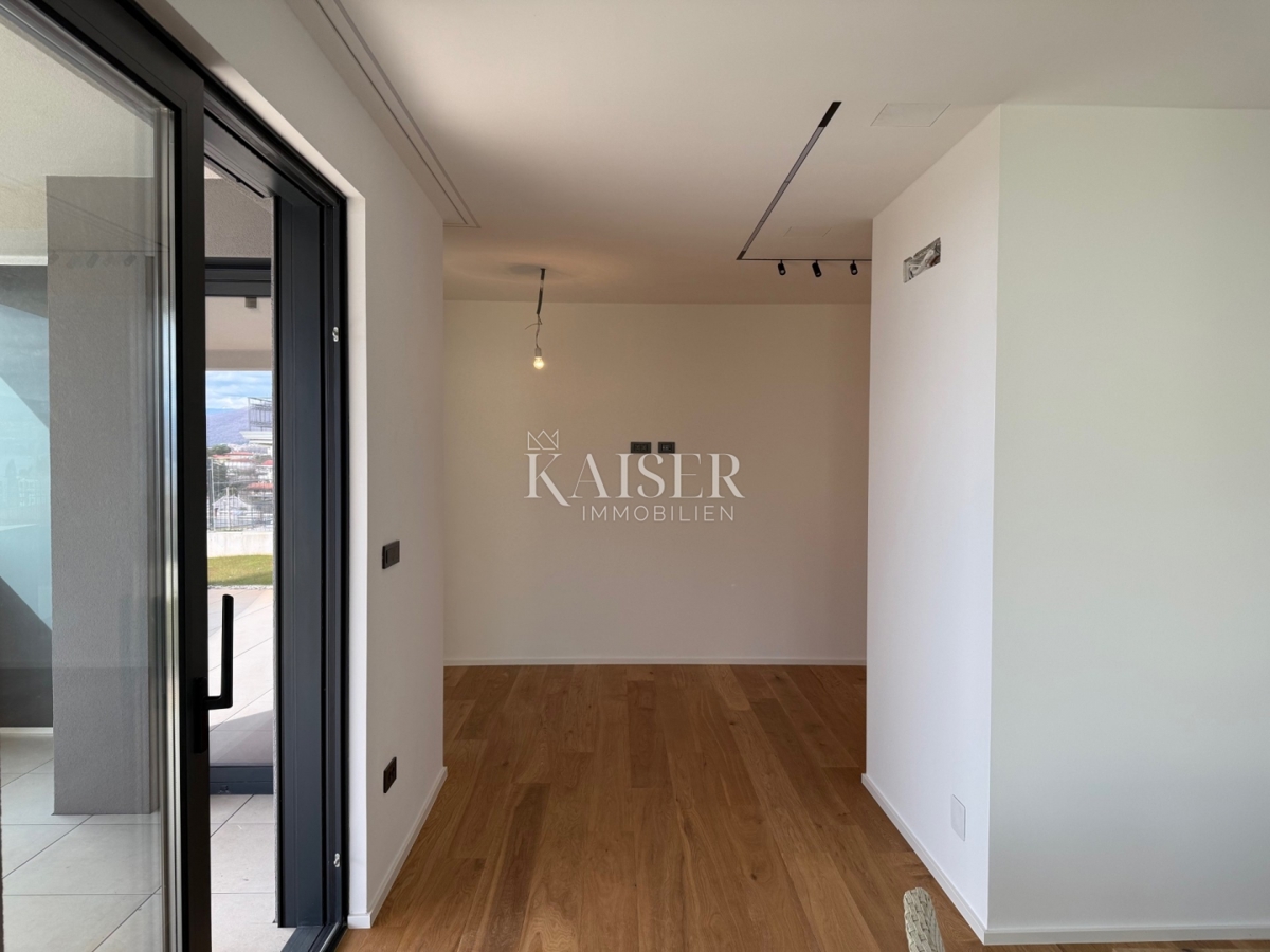 Opatija, Lovran - stanovanje v novogradnji s čudovitim razgledom in vrtom