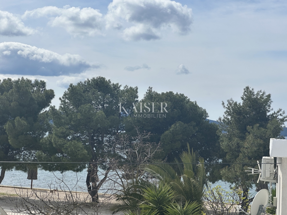 Zadar, Diklo - hiša 98 m2 ob plaži, 30 m od morja.