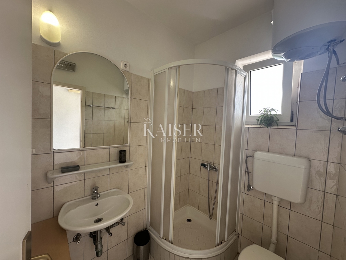 Zadar, Diklo - hiša 98 m2 ob plaži, 30 m od morja.