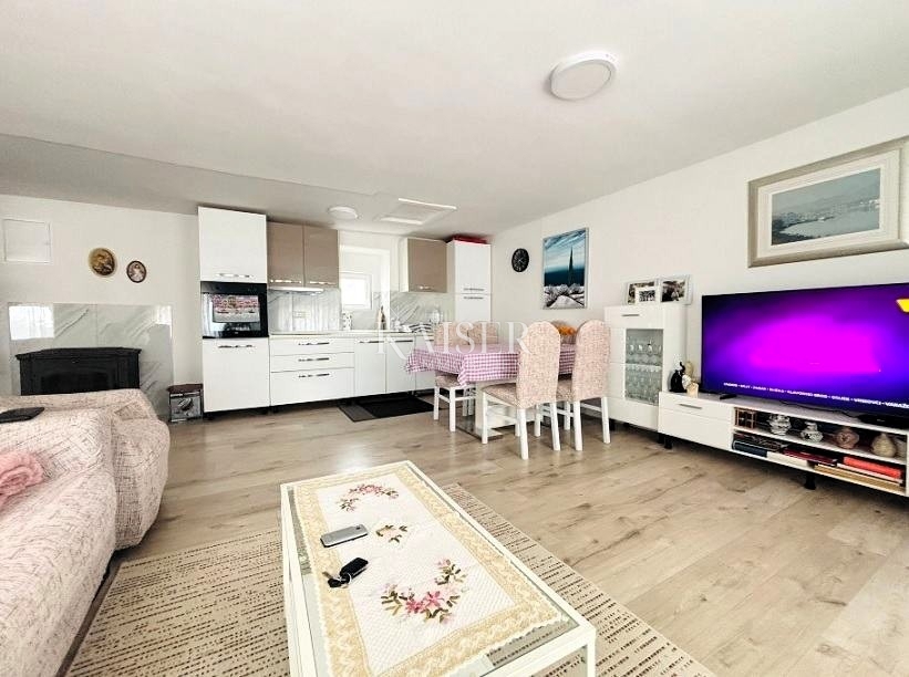 Otok Pag – hiša Kolan 2 enoti dvorišče parkirišče