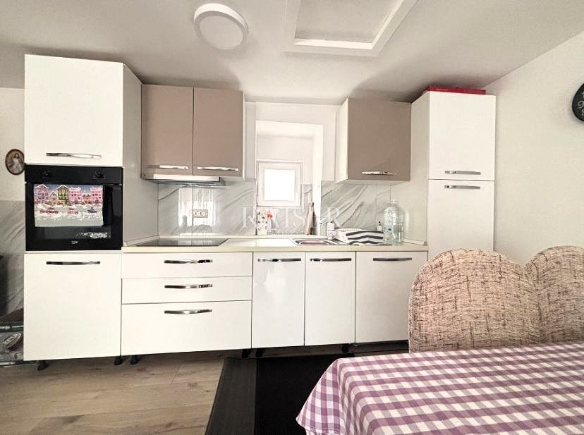 Otok Pag – hiša Kolan 2 enoti dvorišče parkirišče