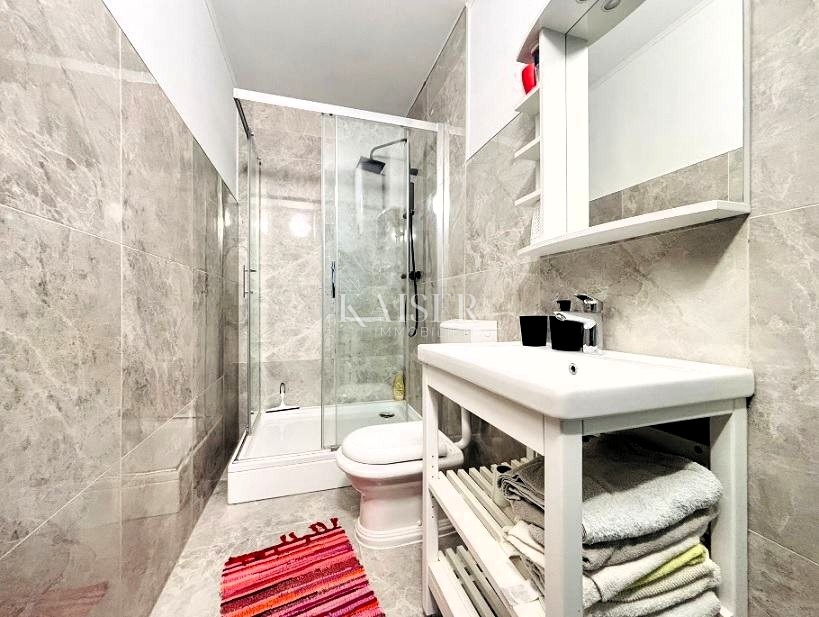 Otok Pag – hiša Kolan 2 enoti dvorišče parkirišče