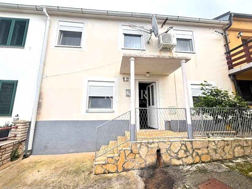 Otok Pag – hiša Kolan 2 enoti dvorišče parkirišče