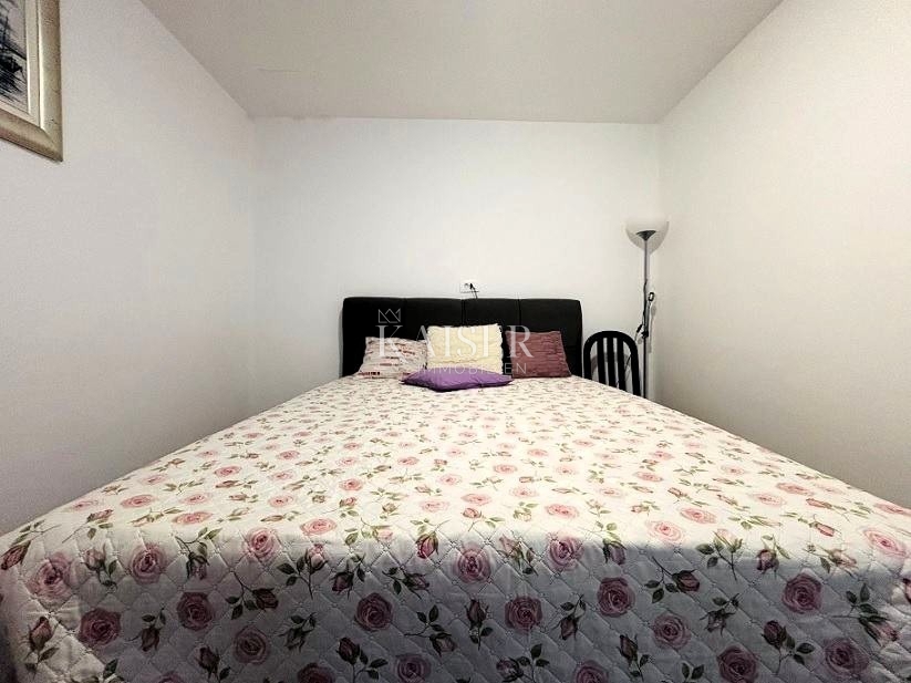 Otok Pag – hiša Kolan 2 enoti dvorišče parkirišče