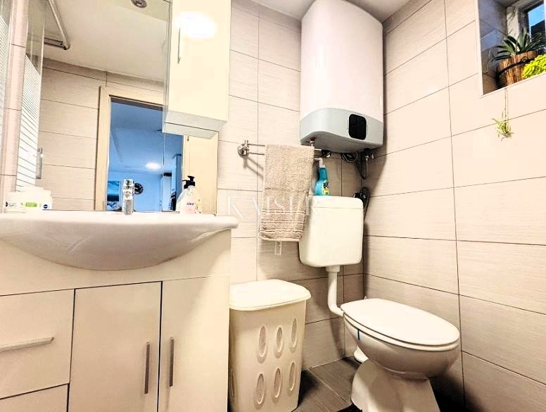 Otok Pag – hiša Kolan 2 enoti dvorišče parkirišče