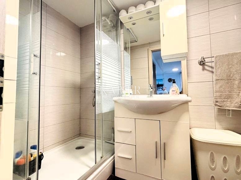 Otok Pag – hiša Kolan 2 enoti dvorišče parkirišče