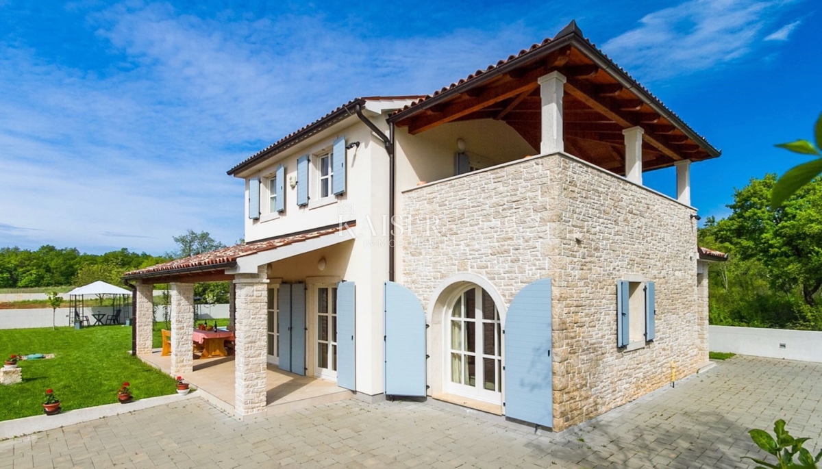 Istra, Marčana - vila z bazenom, 200m2