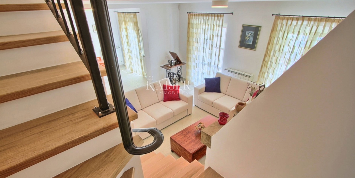 Istra, Marčana - vila z bazenom, 200m2
