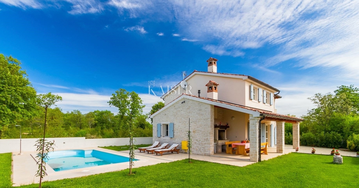 Istra, Marčana - vila z bazenom, 200m2
