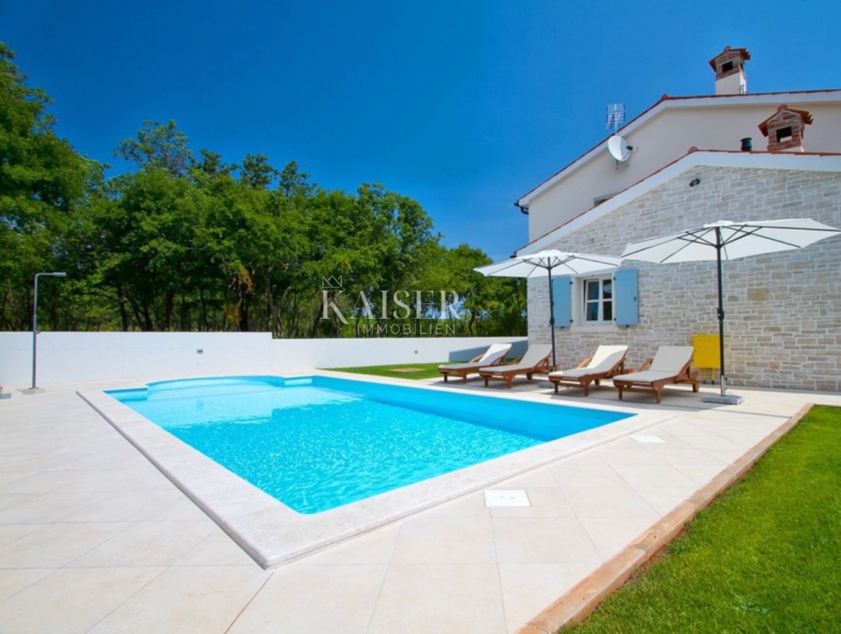 Istra, Marčana - vila z bazenom, 200m2