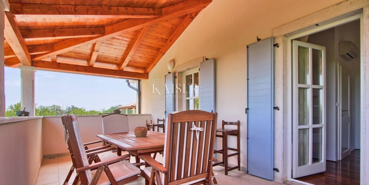 Istra, Marčana - vila z bazenom, 200m2
