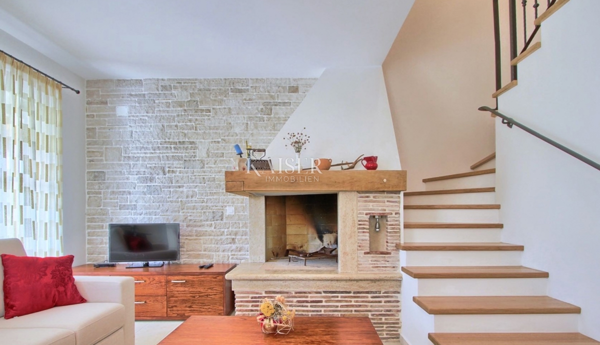 Istra, Marčana - vila z bazenom, 200m2