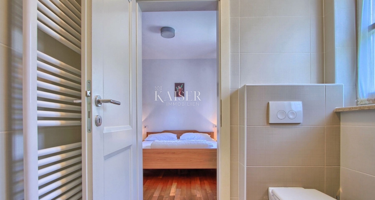 Istra, Marčana - vila z bazenom, 200m2