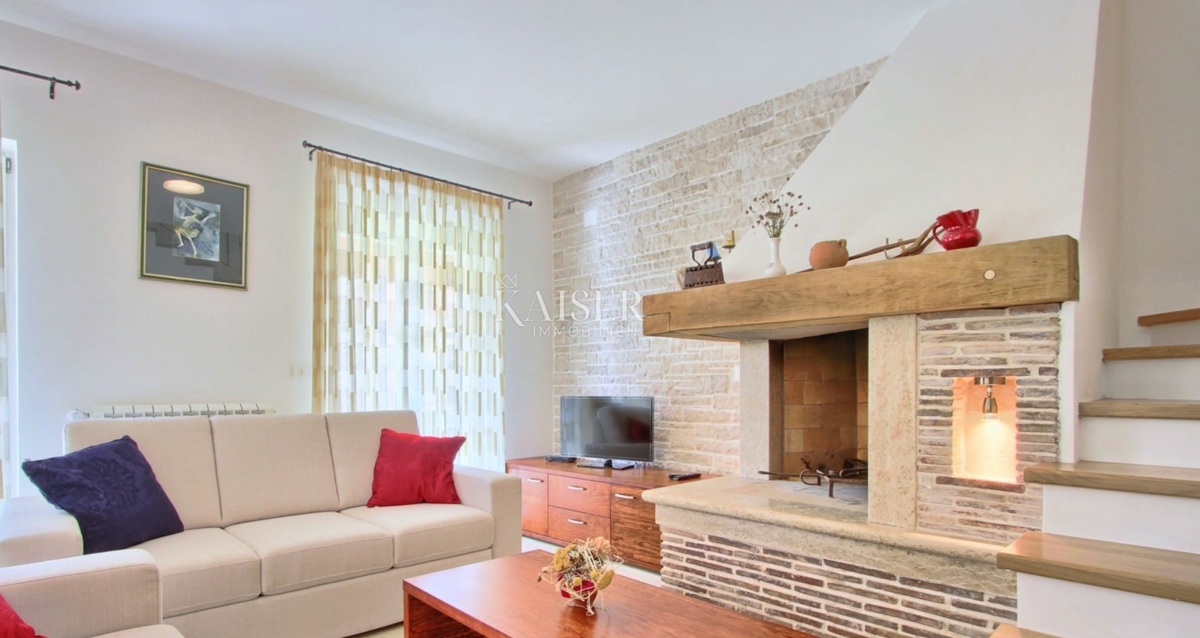 Istra, Marčana - vila z bazenom, 200m2
