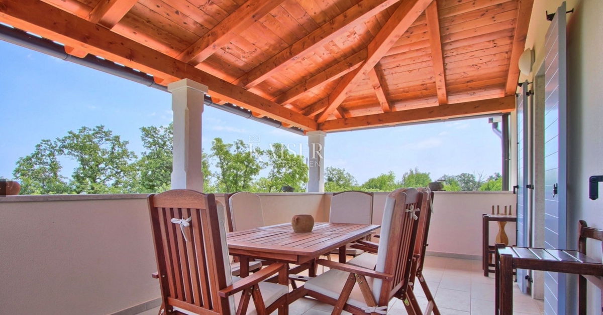 Istra, Marčana - vila z bazenom, 200m2