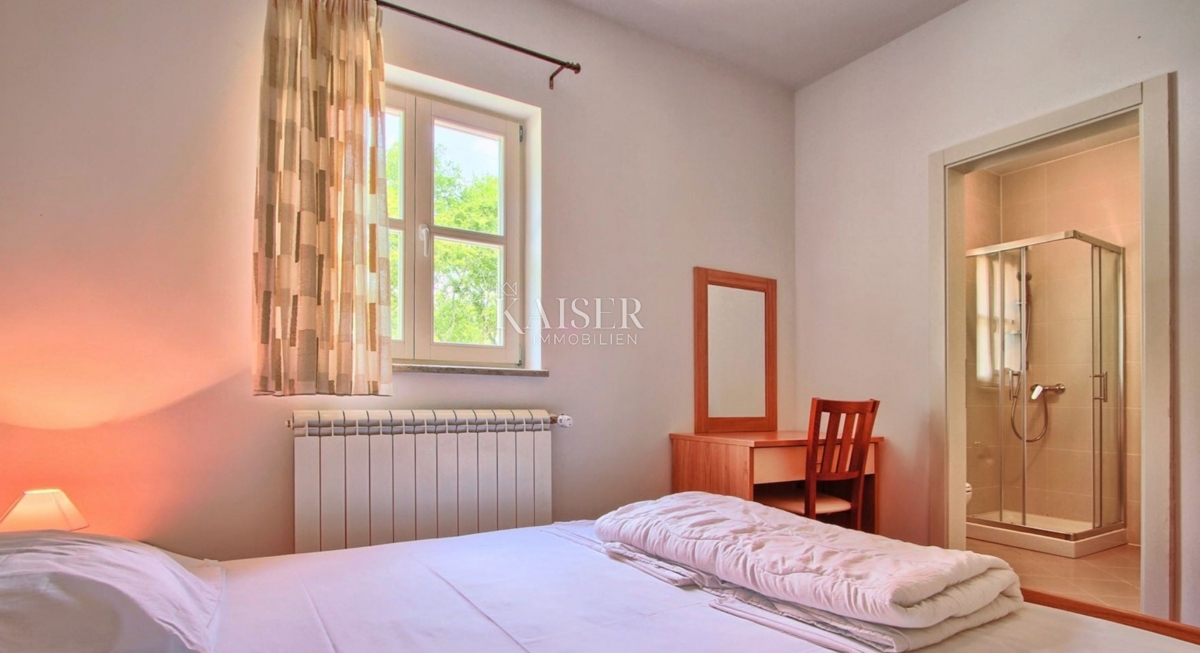 Istra, Marčana - vila z bazenom, 200m2