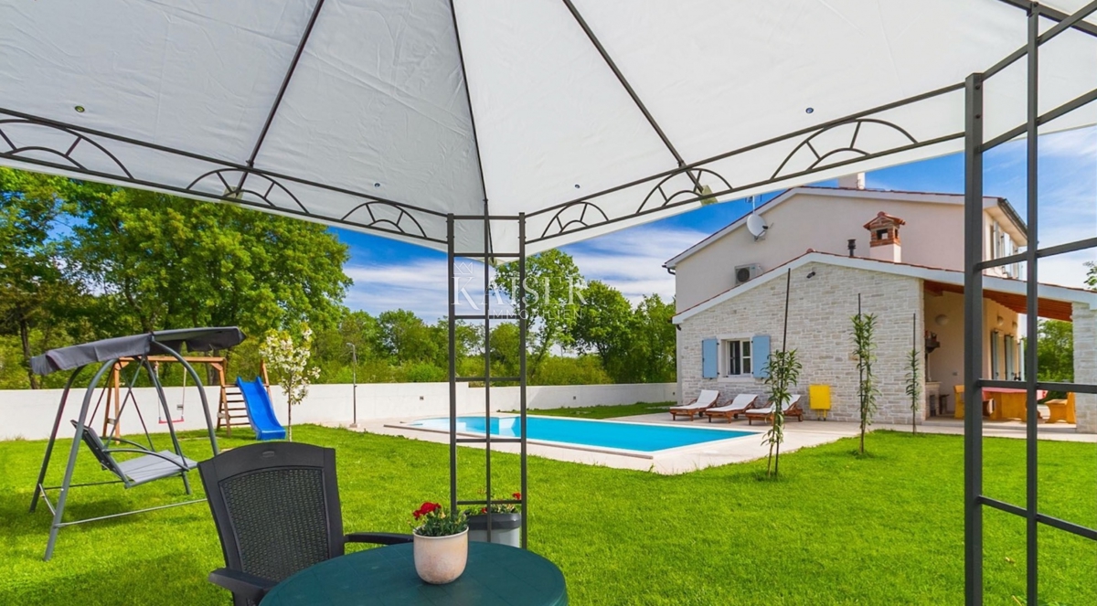 Istra, Marčana - vila z bazenom, 200m2