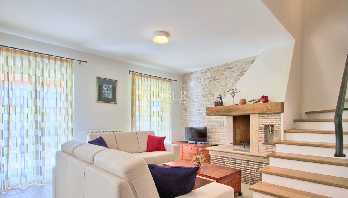 Istra, Marčana - vila z bazenom, 200m2
