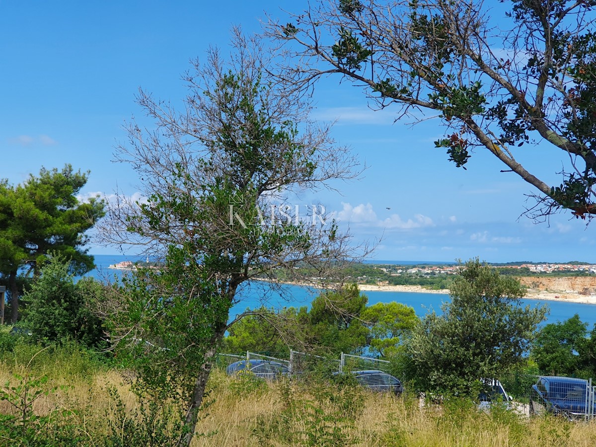 Istra - Poreč, kmetijsko zemljišče v turistični gradbeni coni