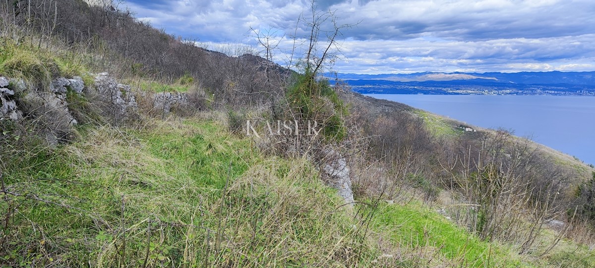 Mošćenice - zemljišče s panoramskim pogledom na morje, 2.250 m2