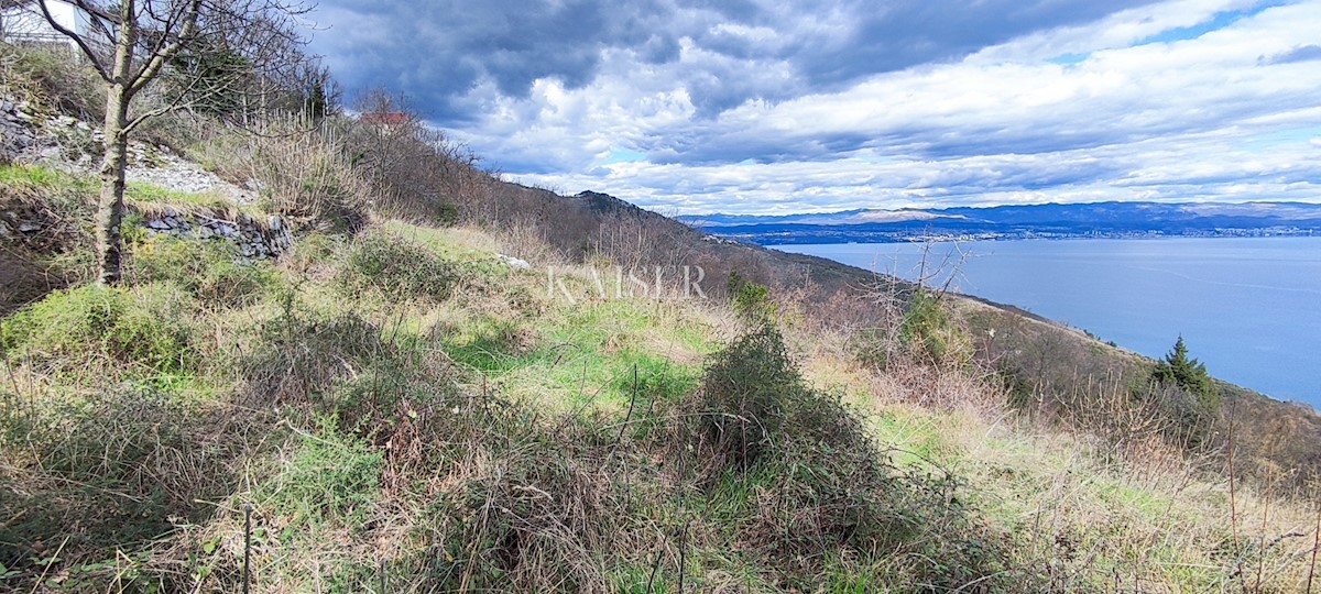 Mošćenice - zemljišče s panoramskim pogledom na morje, 2.250 m2