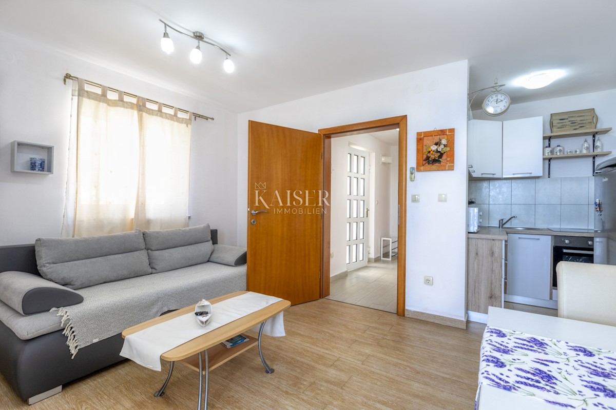 Apartma Cesarica, Karlobag, 65,80m2