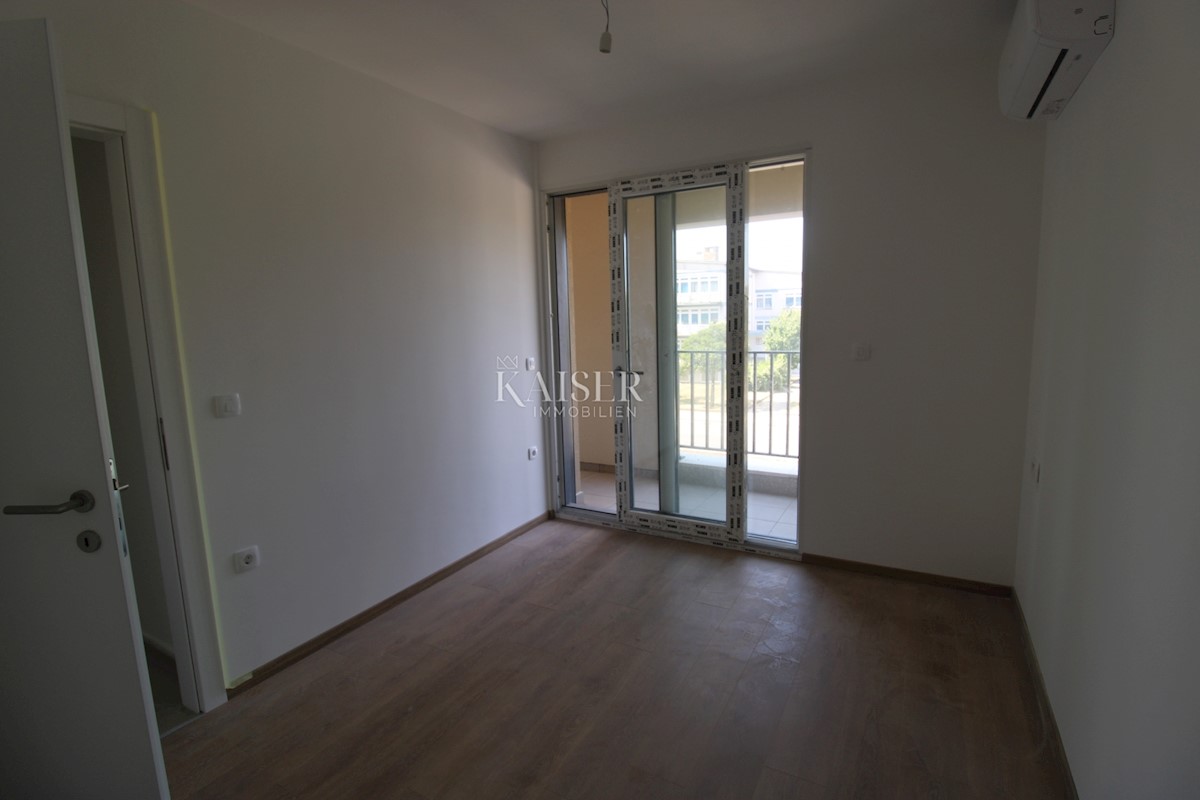 Labin, center - 2 sobno stanovanje s teraso, 79 m2