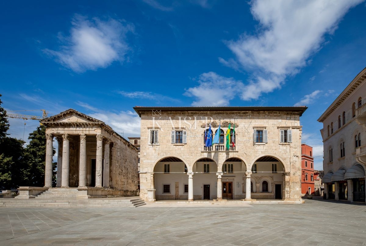 Istra, Pula - stanovanje 74m2, v starem mestnem jedru