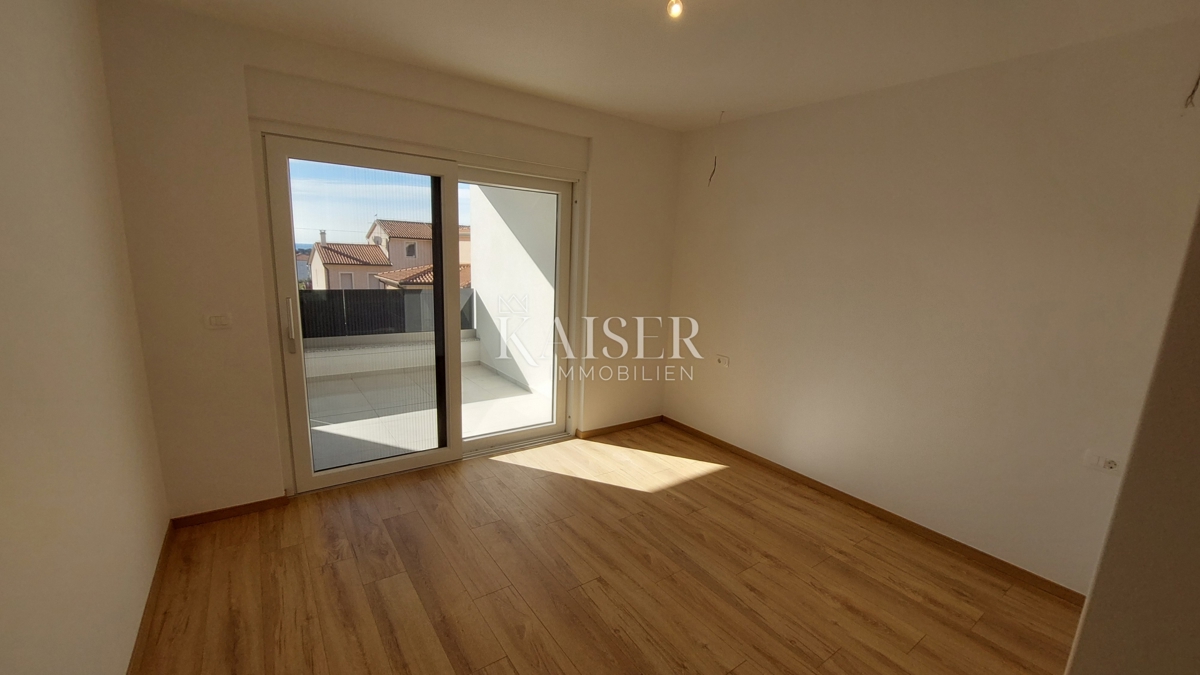 Istra, Novigrad - luksuzno trisobno stanovanje z dnevno sobo, 108 m2, v pritličju, z bazenom