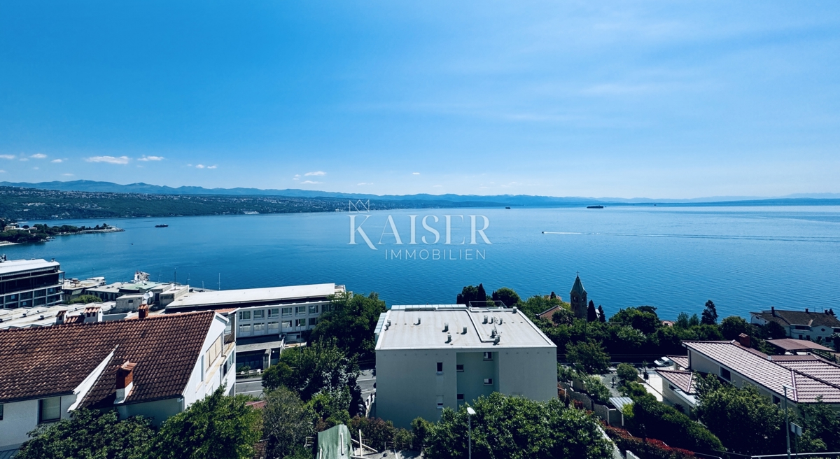 Opatija - Idilično stanovanje s teraso, fantastičnim razgledom in dvojno garažo