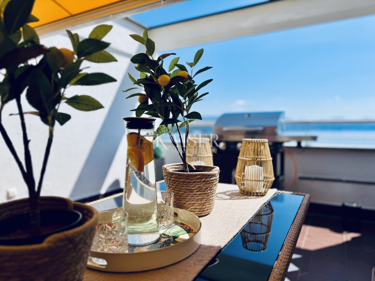 Opatija - Idilično stanovanje s teraso, fantastičnim razgledom in dvojno garažo