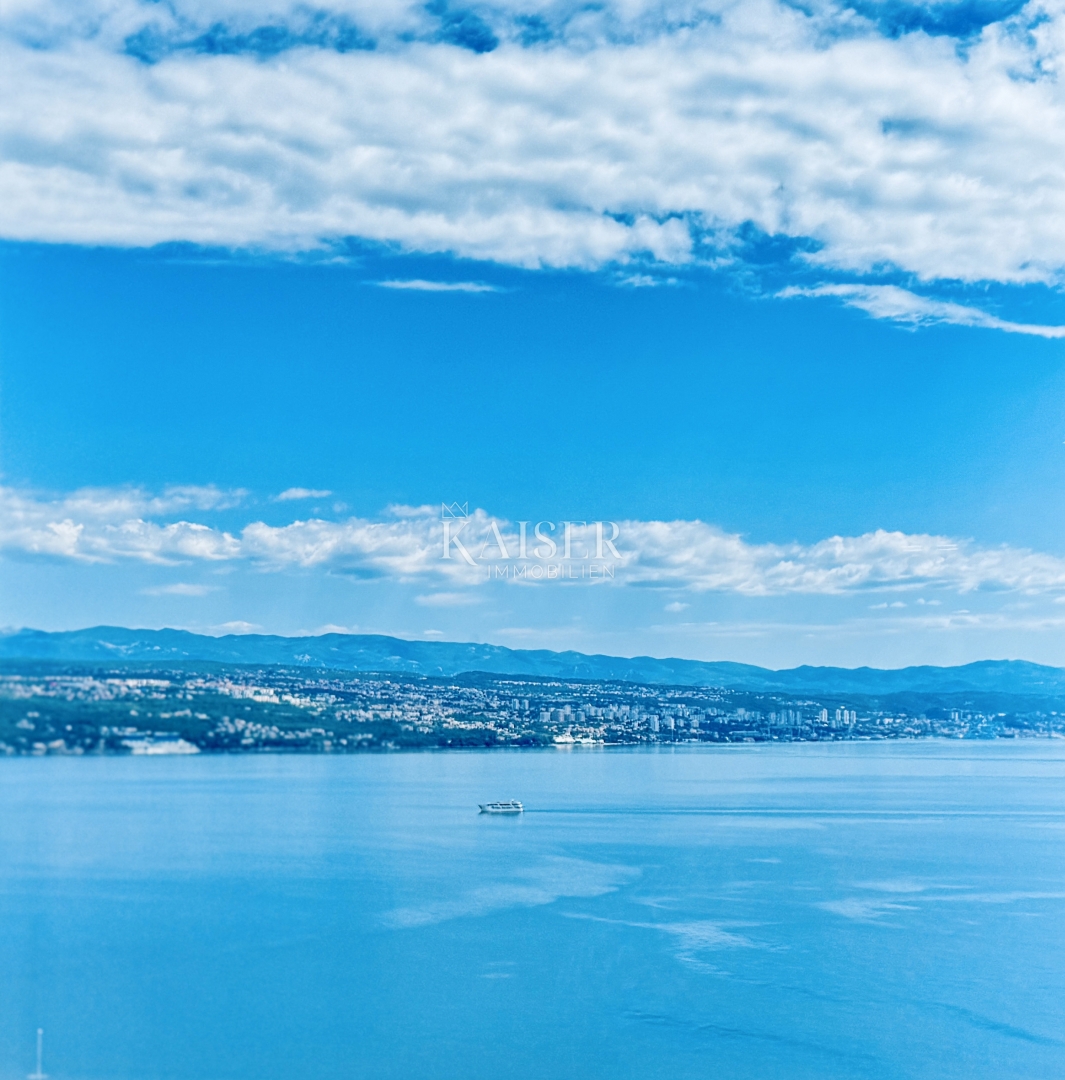 Opatija - Idilično stanovanje s teraso, fantastičnim razgledom in dvojno garažo