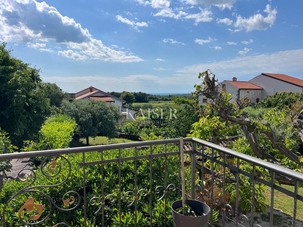Istra - Nova Vas, kamnita hiša z bazenom, pogled na morje