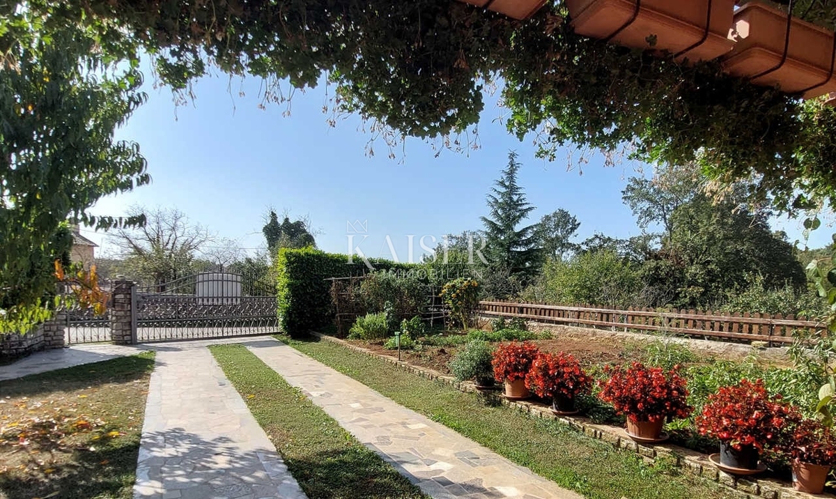 Istra, okolica Grožnjana - samostojna hiša 396m2