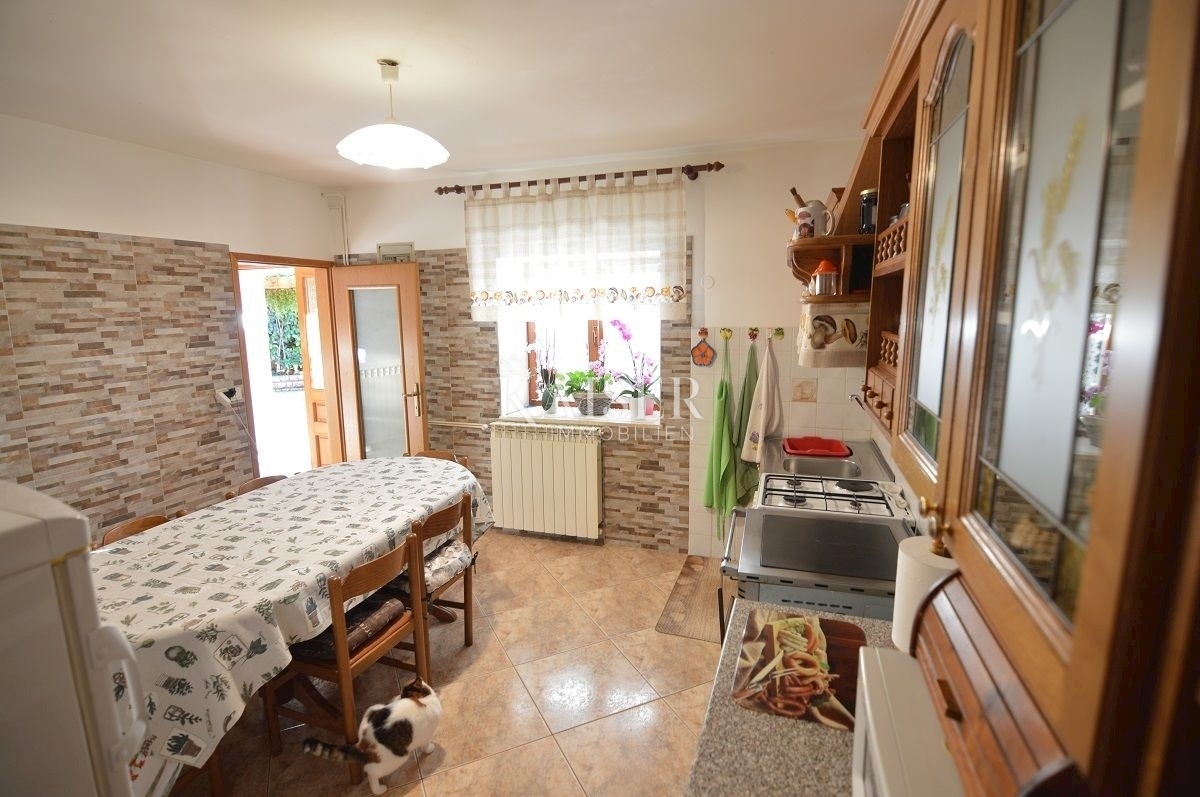 Istra, okolica Grožnjana - samostojna hiša 396m2