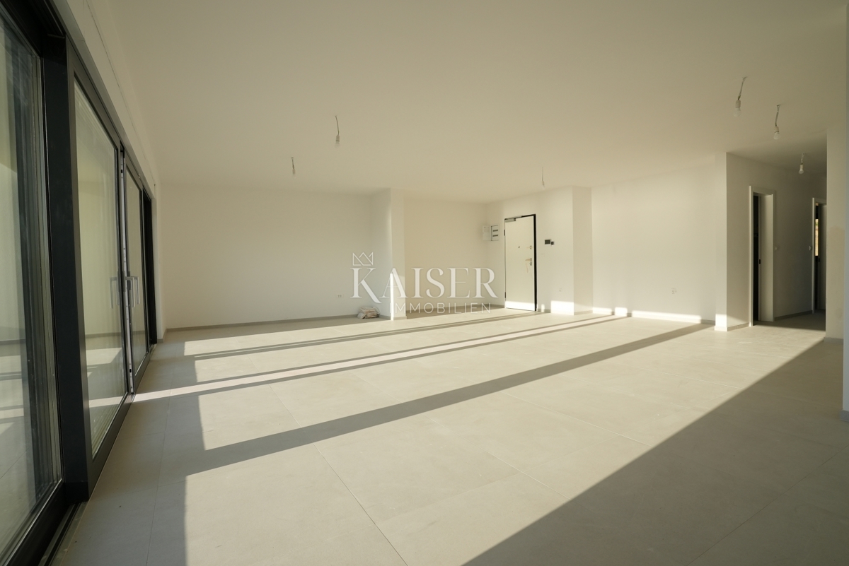 Šibenik, Žaborić Ekskluzivno penthouse s panoramsko strešno teraso