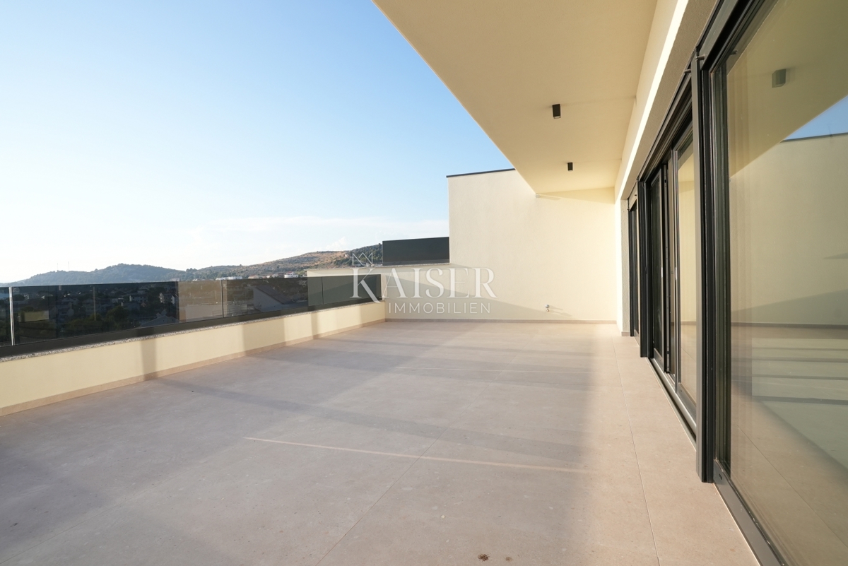Šibenik, Žaborić Ekskluzivno penthouse s panoramsko strešno teraso