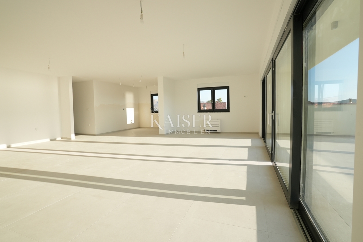 Šibenik, Žaborić Ekskluzivno penthouse s panoramsko strešno teraso