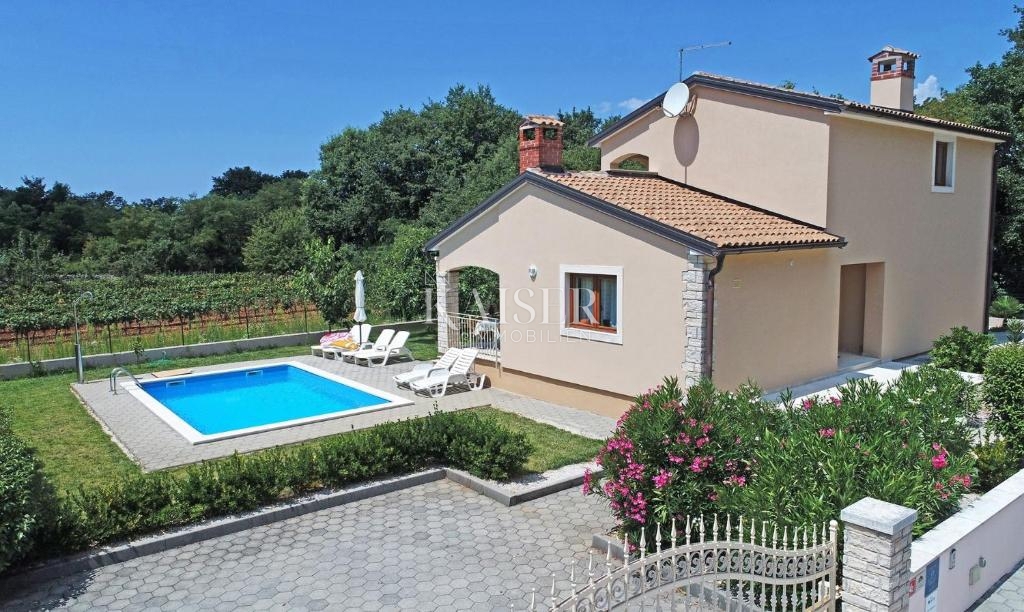 Istra, Sv. Lovreč, družinska hiša z bazenom