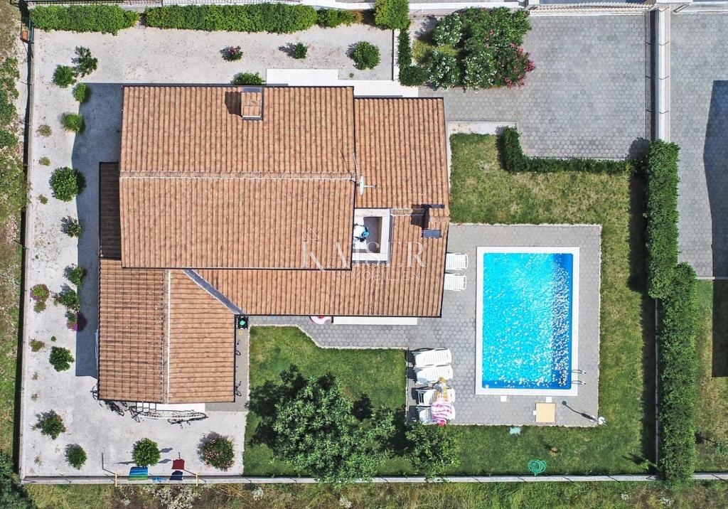 Istra, Sv. Lovreč, družinska hiša z bazenom
